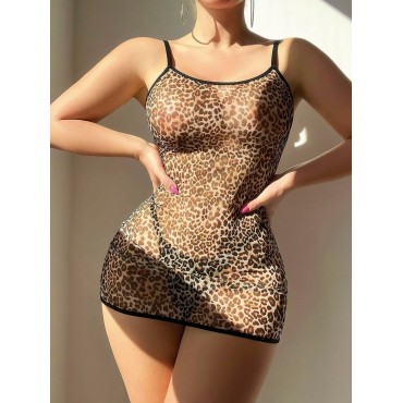 Kadın leopar desenli sırt dekolteli gecelik